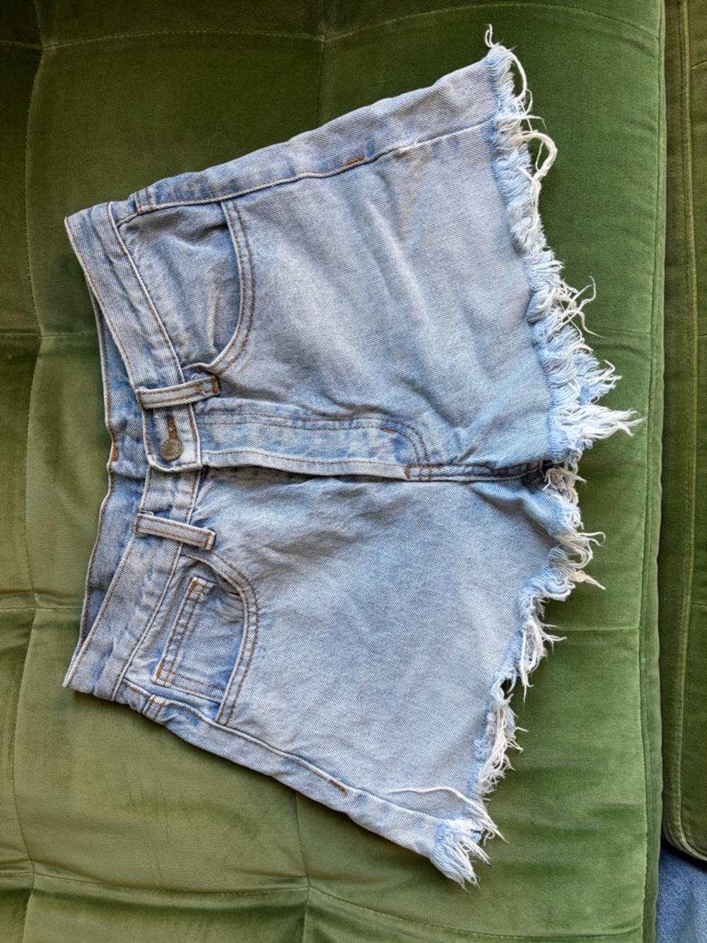 Light Wash Frayed Hem Denim Shorts